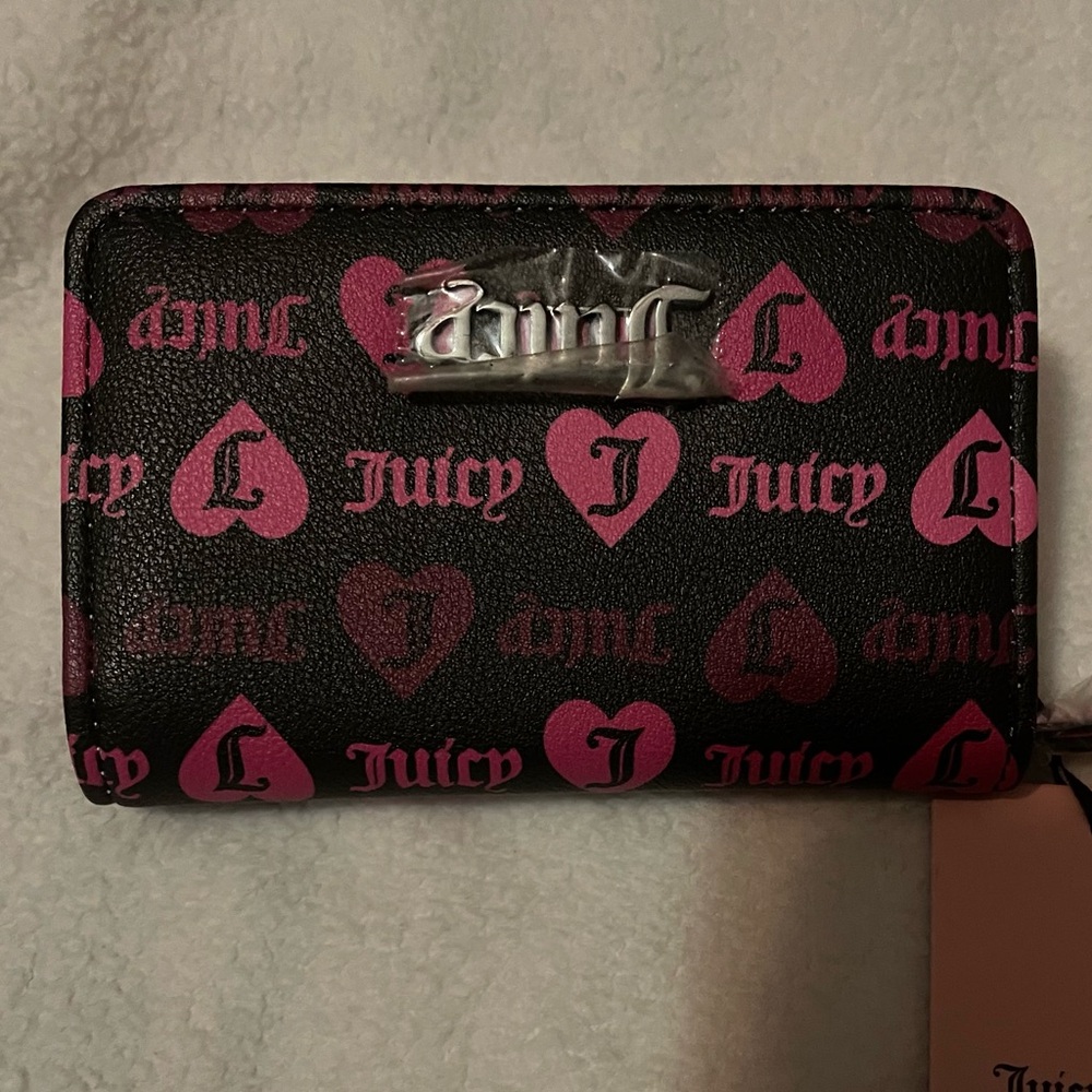 🔥Juicy Couture Elongated Bifold Wallet